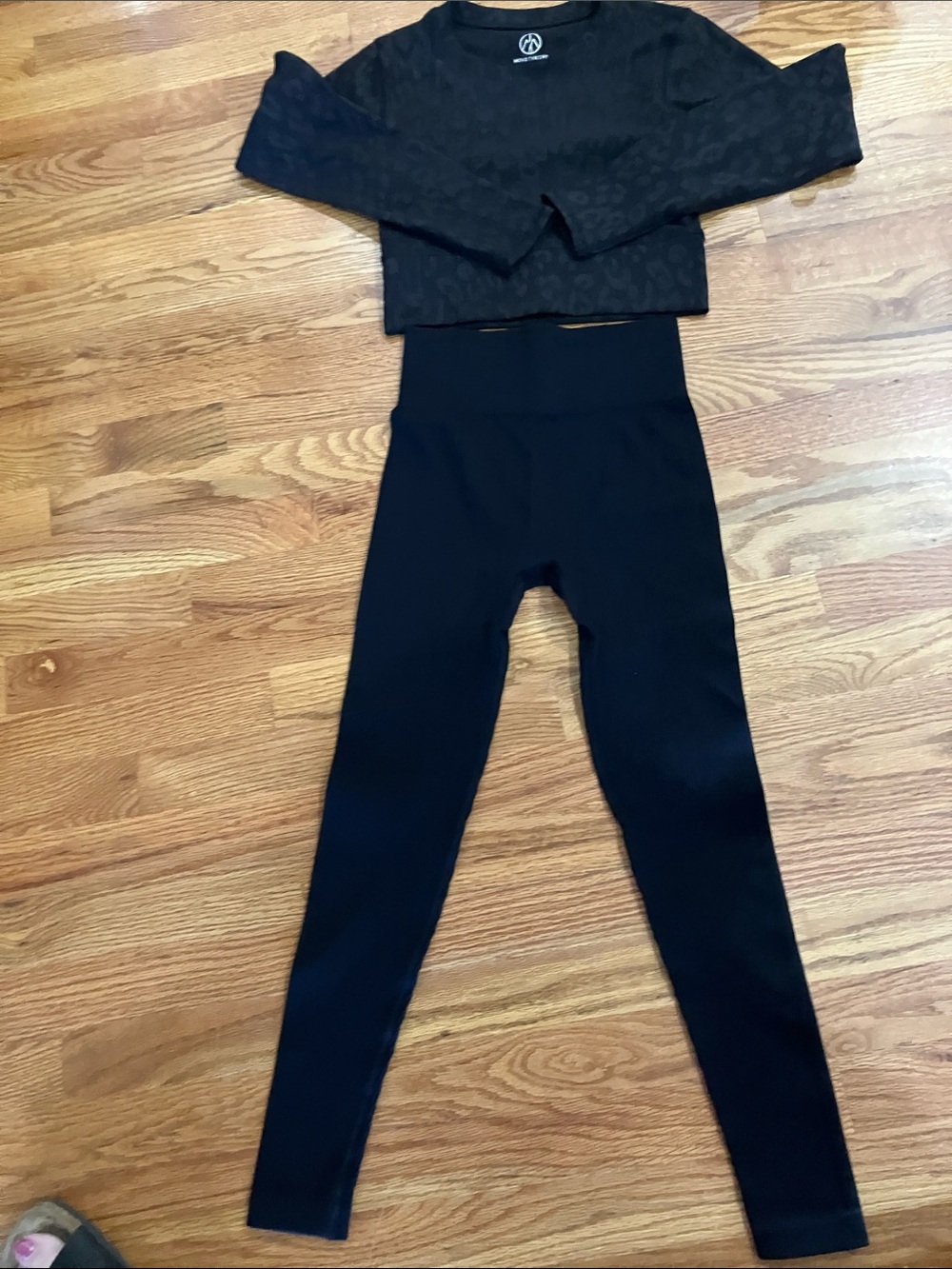 Move Theory Women’s Black Cropped Top and Unbranded Rib Legging Sz XS EUC